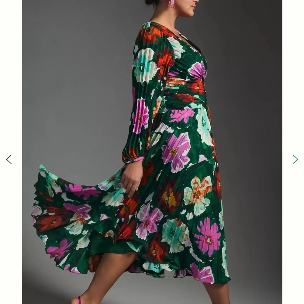 Anthropologie Pleated V-Neck Dress NWT size 6 - Picture 7 of 12